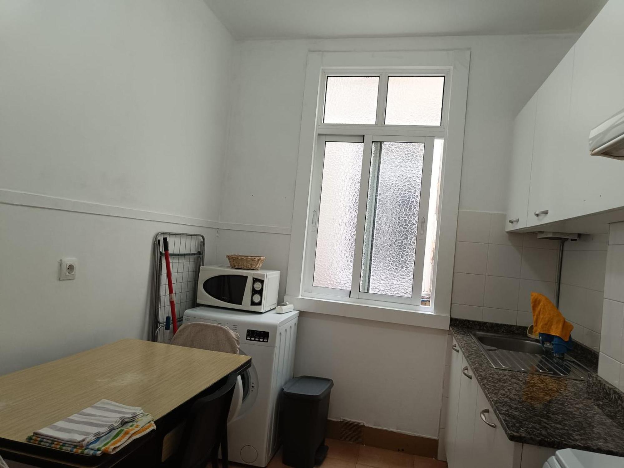 아 코루냐 Piso Antiguo, Muebles Viejos, Muy Sencillo, Alquilado En Invierno A Estudiantes, Sin Ascensor, Cocina Antigua A Gas, Edificio Muy Antiguo 아파트 외부 사진