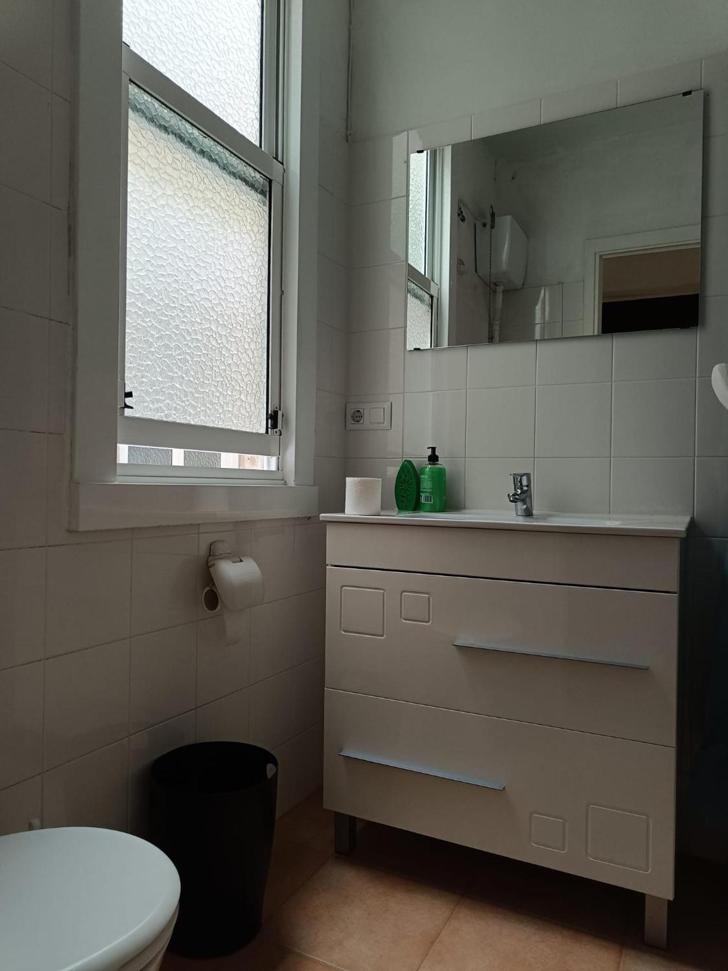 아 코루냐 Piso Antiguo, Muebles Viejos, Muy Sencillo, Alquilado En Invierno A Estudiantes, Sin Ascensor, Cocina Antigua A Gas, Edificio Muy Antiguo 아파트 외부 사진