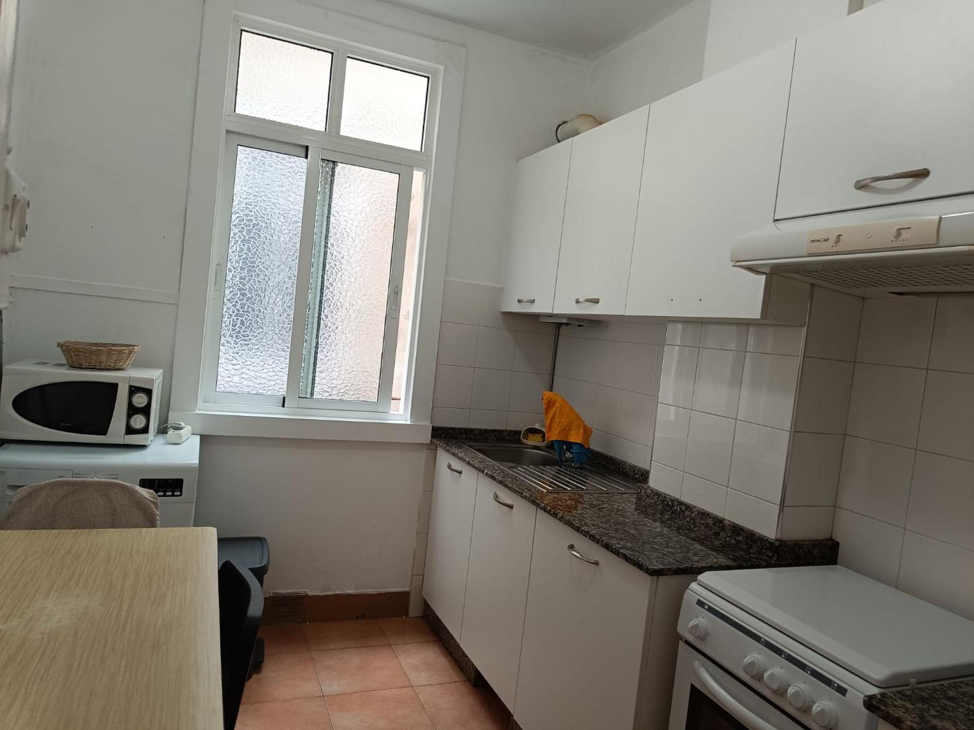 아 코루냐 Piso Antiguo, Muebles Viejos, Muy Sencillo, Alquilado En Invierno A Estudiantes, Sin Ascensor, Cocina Antigua A Gas, Edificio Muy Antiguo 아파트 외부 사진