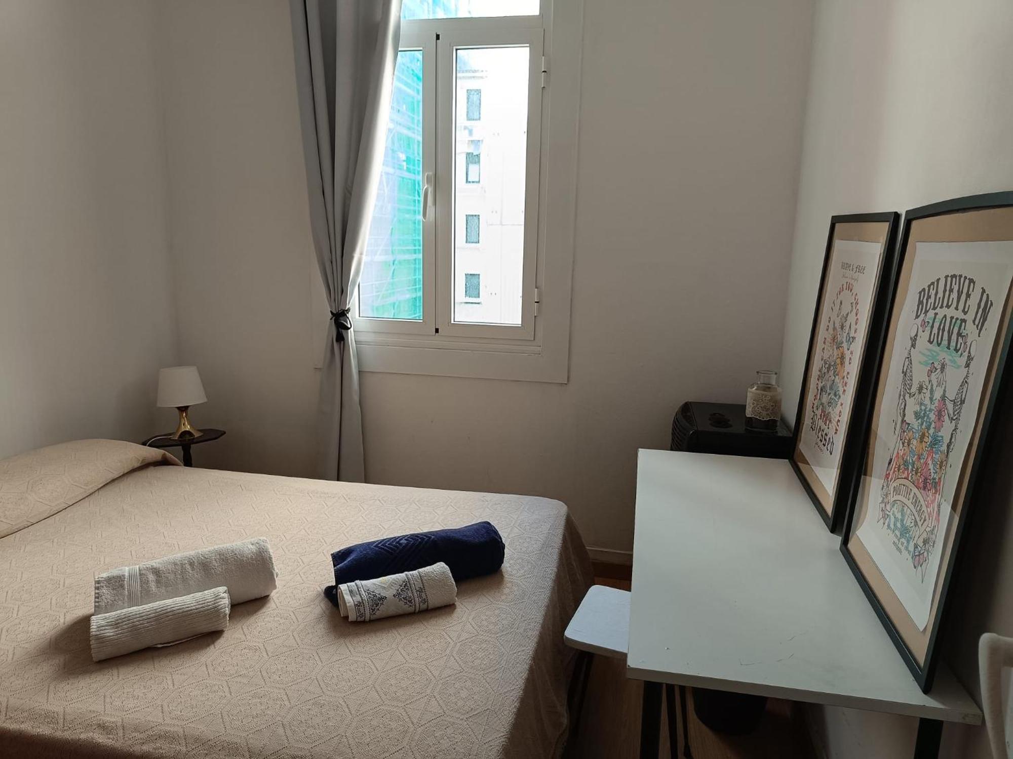 아 코루냐 Piso Antiguo, Muebles Viejos, Muy Sencillo, Alquilado En Invierno A Estudiantes, Sin Ascensor, Cocina Antigua A Gas, Edificio Muy Antiguo 아파트 외부 사진